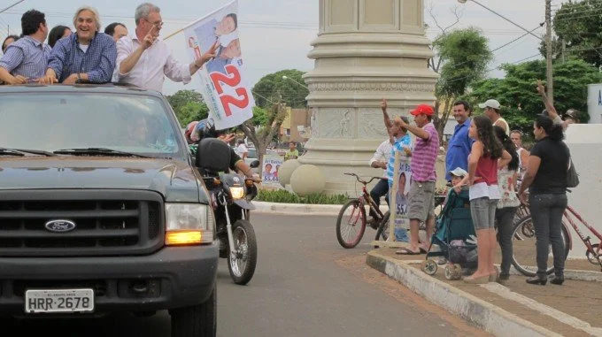 Veja fotos da carreata e comício em Anaurilândia