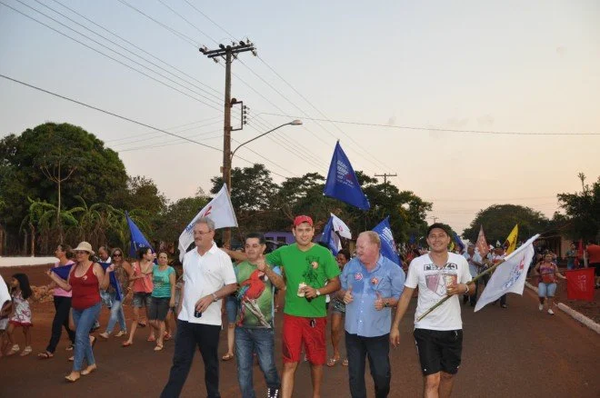Geraldo participa de caminhada e comício em Douradina