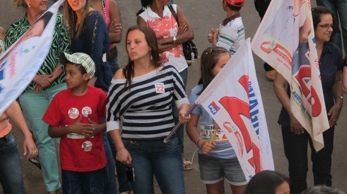 Veja fotos da carreata e comício em Anaurilândia