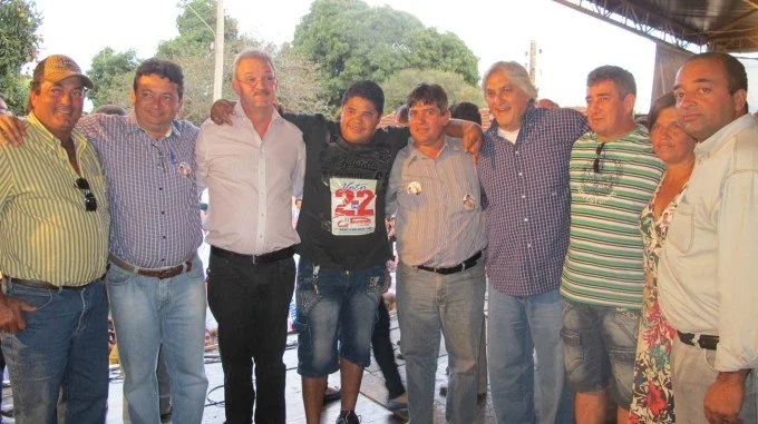 Veja fotos da carreata e comício em Anaurilândia