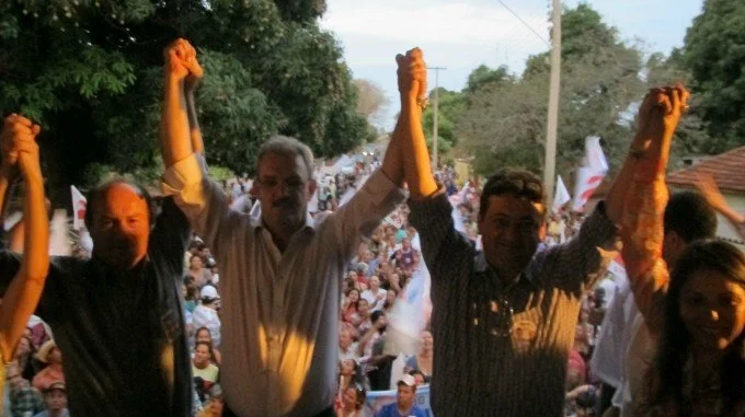 Veja fotos da carreata e comício em Anaurilândia