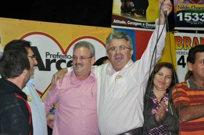 Veja aqui as fotos da reunião e do comício em Glória de Dourados no dia 22