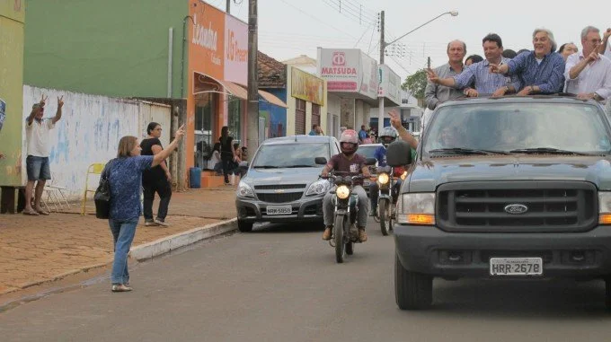 Veja fotos da carreata e comício em Anaurilândia