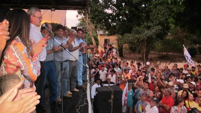 Veja fotos da carreata e comício em Anaurilândia