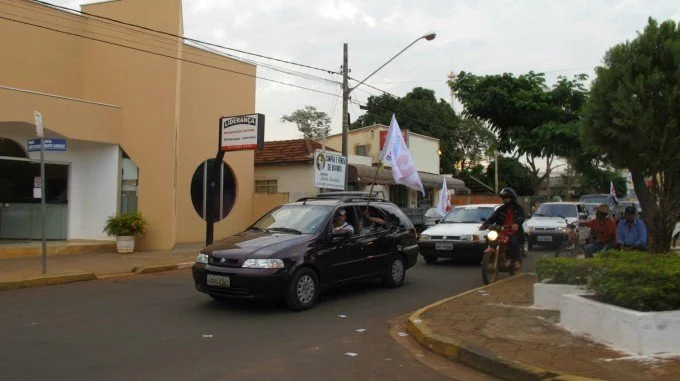 Veja fotos da carreata e comício em Anaurilândia