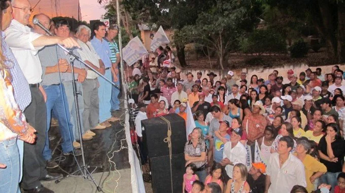 Veja fotos da carreata e comício em Anaurilândia