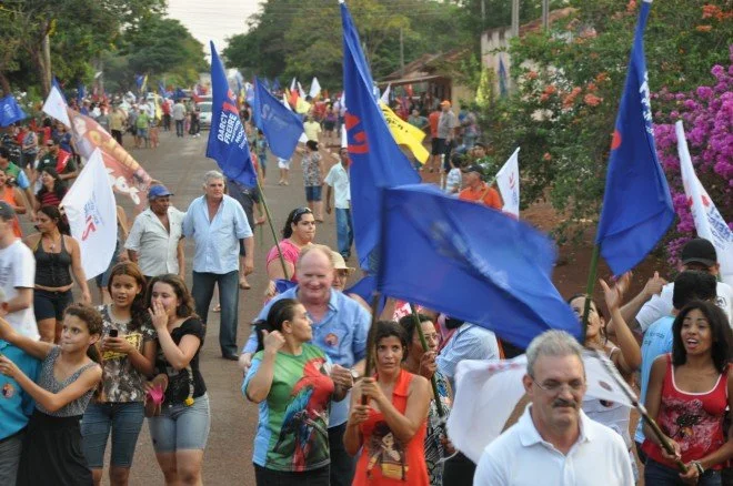 Geraldo participa de caminhada e comício em Douradina
