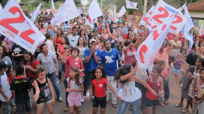 Veja fotos da carreata e comício em Anaurilândia