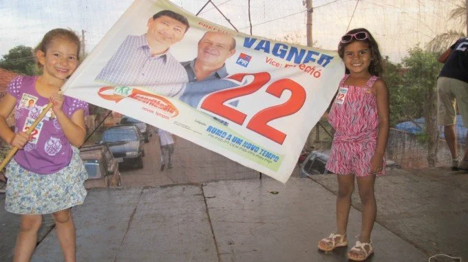 Veja fotos da carreata e comício em Anaurilândia