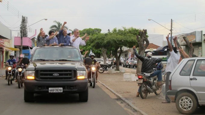 Veja fotos da carreata e comício em Anaurilândia
