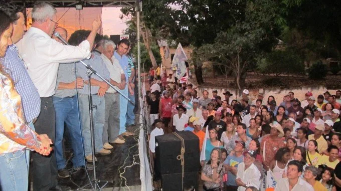Veja fotos da carreata e comício em Anaurilândia