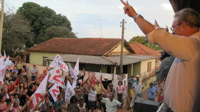 Veja fotos da carreata e comício em Anaurilândia