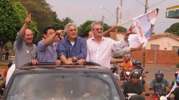 Veja fotos da carreata e comício em Anaurilândia