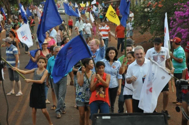Geraldo participa de caminhada e comício em Douradina