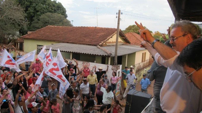 Veja fotos da carreata e comício em Anaurilândia