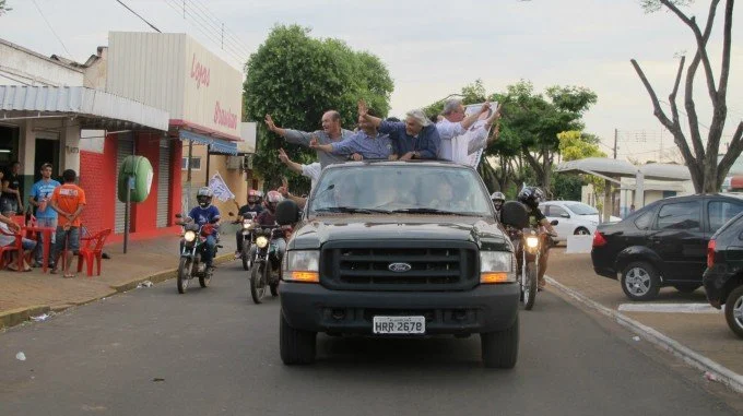 Veja fotos da carreata e comício em Anaurilândia