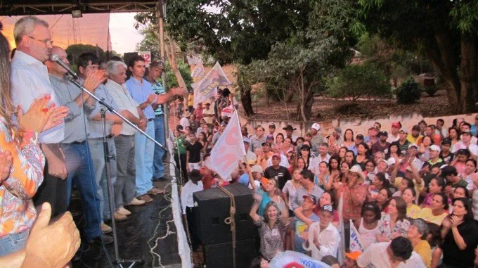 Veja fotos da carreata e comício em Anaurilândia