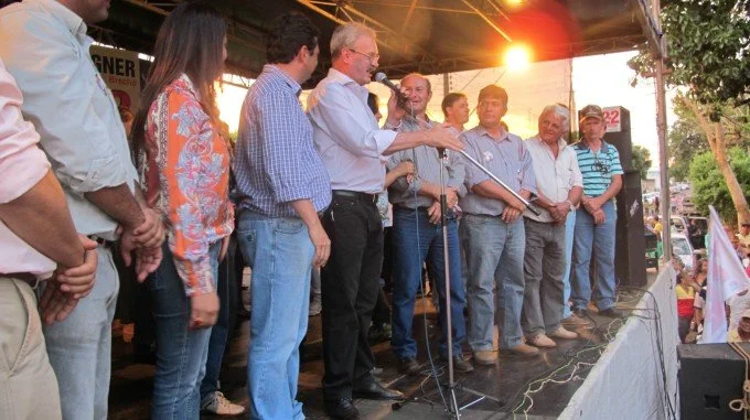 Veja fotos da carreata e comício em Anaurilândia