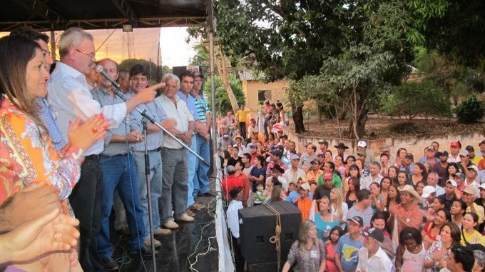Veja fotos da carreata e comício em Anaurilândia