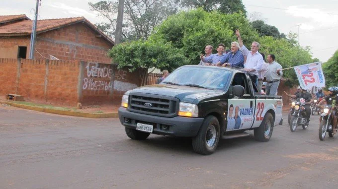 Veja fotos da carreata e comício em Anaurilândia