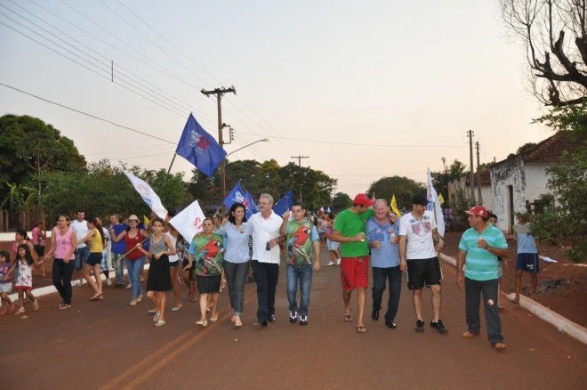 Geraldo participa de caminhada e comício em Douradina