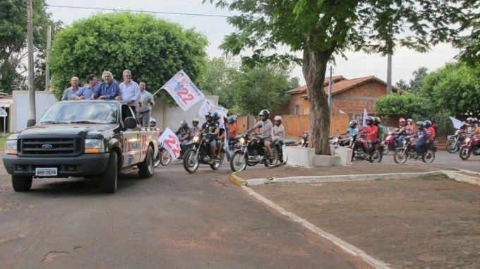 Veja fotos da carreata e comício em Anaurilândia