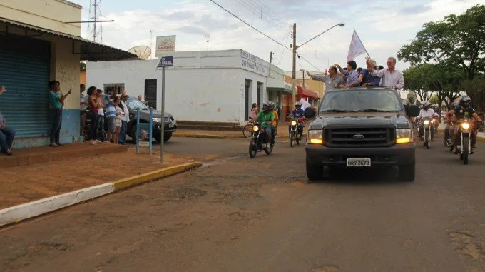 Veja fotos da carreata e comício em Anaurilândia