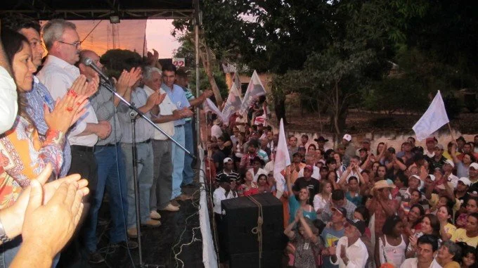Veja fotos da carreata e comício em Anaurilândia