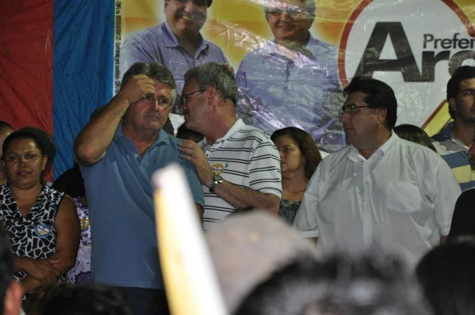 Veja fotos do comício do candidato a reeleição Arceno Athas