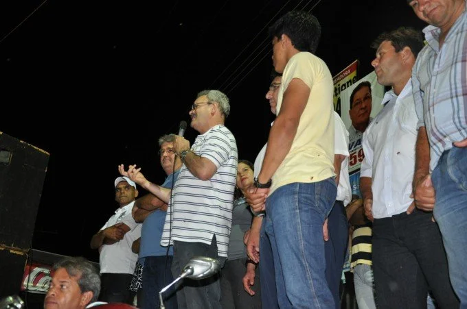 Veja fotos do comício do candidato a reeleição Arceno Athas