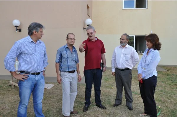 Geraldo vistoria construção da Casa do Estudante, acompanhado da direção da UFGD e da Sanesul