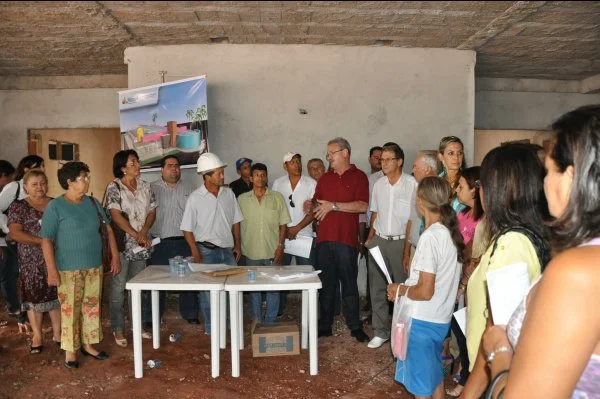 Lideranças políticas e classistas conheceram detalhes do projeto da Clínica da Mulher, que está sendo construída no Jardim Água Boa