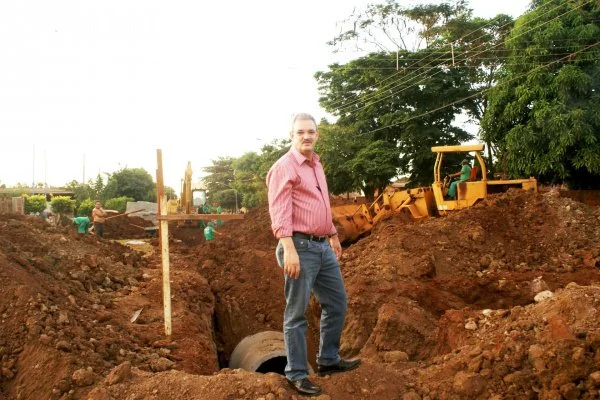 Geraldo Resende comemora recursos do PAC e de emendas para asfalto e drenagem em Dourados