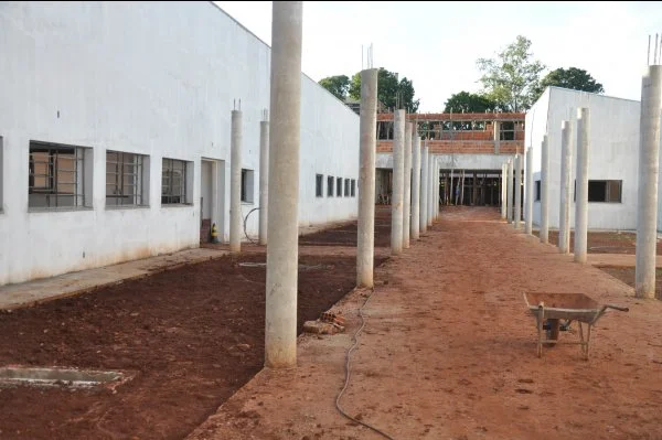 Obras dos pavilhões estão em estágio avançado.