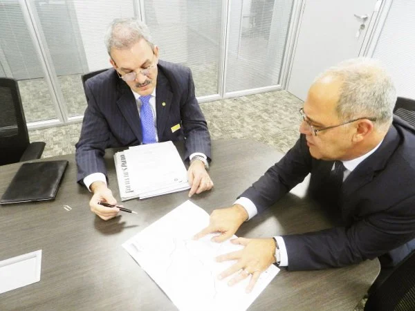 Deputado Geraldo Resende, em audiência com o diretor-presidente da EPL, Bernardo Figueiredo.