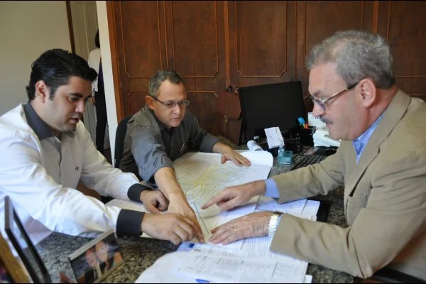 O prefeito esteve no gabinete do deputado federal Geraldo Resende, acompanhado do vereador Naur Pael