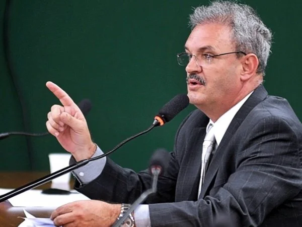 Geraldo apresenta dois PL's visando segurança no transporte e ambiente escolar
