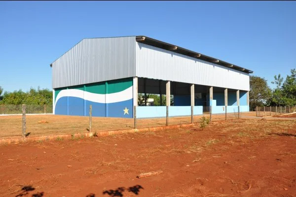 Quadra da Escola Guateka já foi entregue pela empresa construtora ao governo do Estado