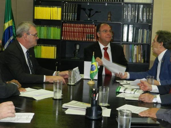 Deputado Geraldo Resende, ministro Fernando Bezerra e senador Waldemir Moka