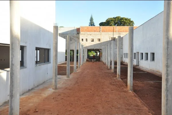 Obras de reconstrução da Escola Presidente Varas estão em ritmo normal.