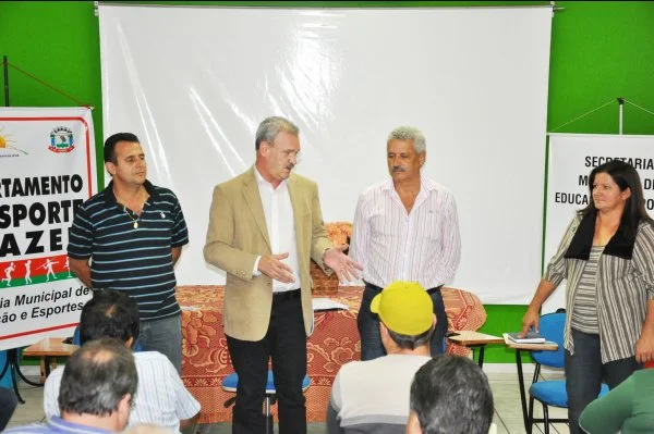 Deputado Geraldo Resende, em recente visita a Caarapó, quando conheceu o pré-projeto turístico para o balneário municipal