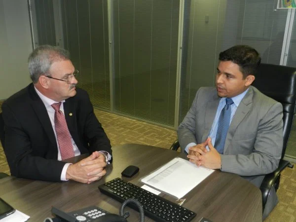 Diretor da ANTT divulga ao deputado Geraldo Resende o cronograma das EF's 297 e 484