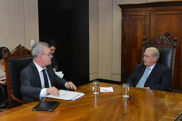Geraldo Resende com o ministro dos Transportes César Borges