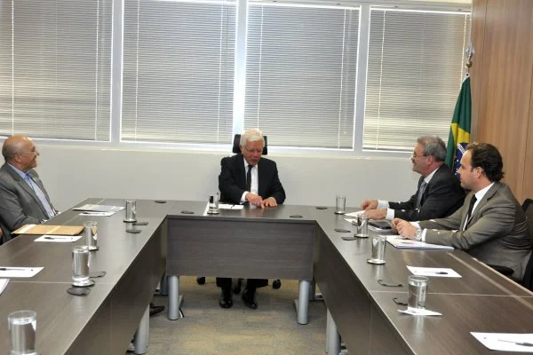Ministro da Aviação vem ao Estado apresentar investimos no setor
