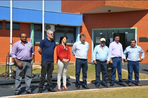 Solenidade que aconteceu em frente ao prédio da Prefeitura