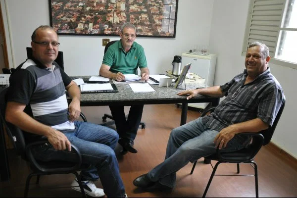 Geraldo e Ricardo entregam Patrulha Mecanizada em Itaquiraí
