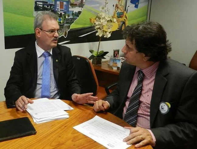 O Terminal Rodoviário é fruto de uma parceria entre o parlamentar e o Prefeito Pedro Caravina. A prefeitura é responsável pela elaboração e execução do projeto.