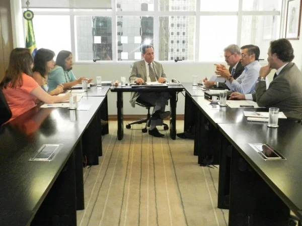 Deputado Geraldo Resende e Josimário Derbli, no FNDE, cobram liberação de recursos para Mato Grosso do Sul