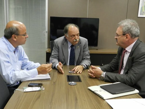 Geraldo Resende solicita informações sobre a licitação do IMC ao secretário de Atenção a Saúde da EBSRH