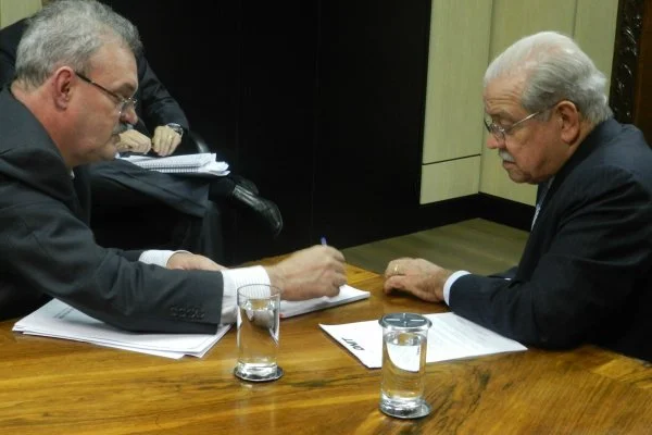Geraldo Resende e o ministro dos Transportes César Borges: luta pela duplicação.